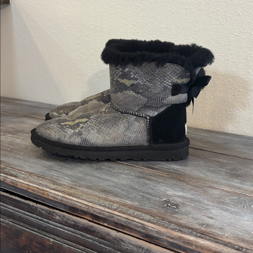 UGG gray and black snakeskin suede short Bailey Bow boots SHERPA size 6 women’s